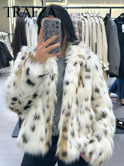 Women’s printed faux fur coat with animal pattern, hidden buttons, and pockets – warm winter jacket