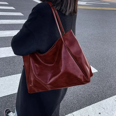 Elegant women’s retro tote bag in soft PU leather, large capacity shoulder and crossbody handbag in wine red