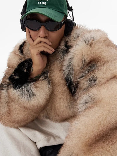 Unisex oversized faux fur jacket in beige and black – warm winter streetwear coat with V-neck and covered buttons 🧥